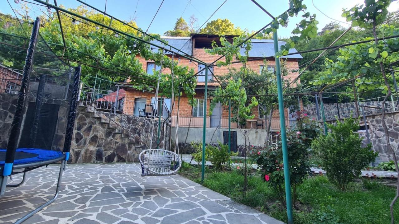 Guest House Casa Borjomi ภายนอก รูปภาพ