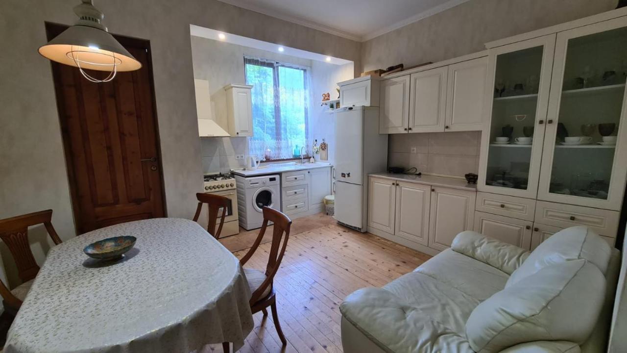 Guest House Casa Borjomi ภายนอก รูปภาพ