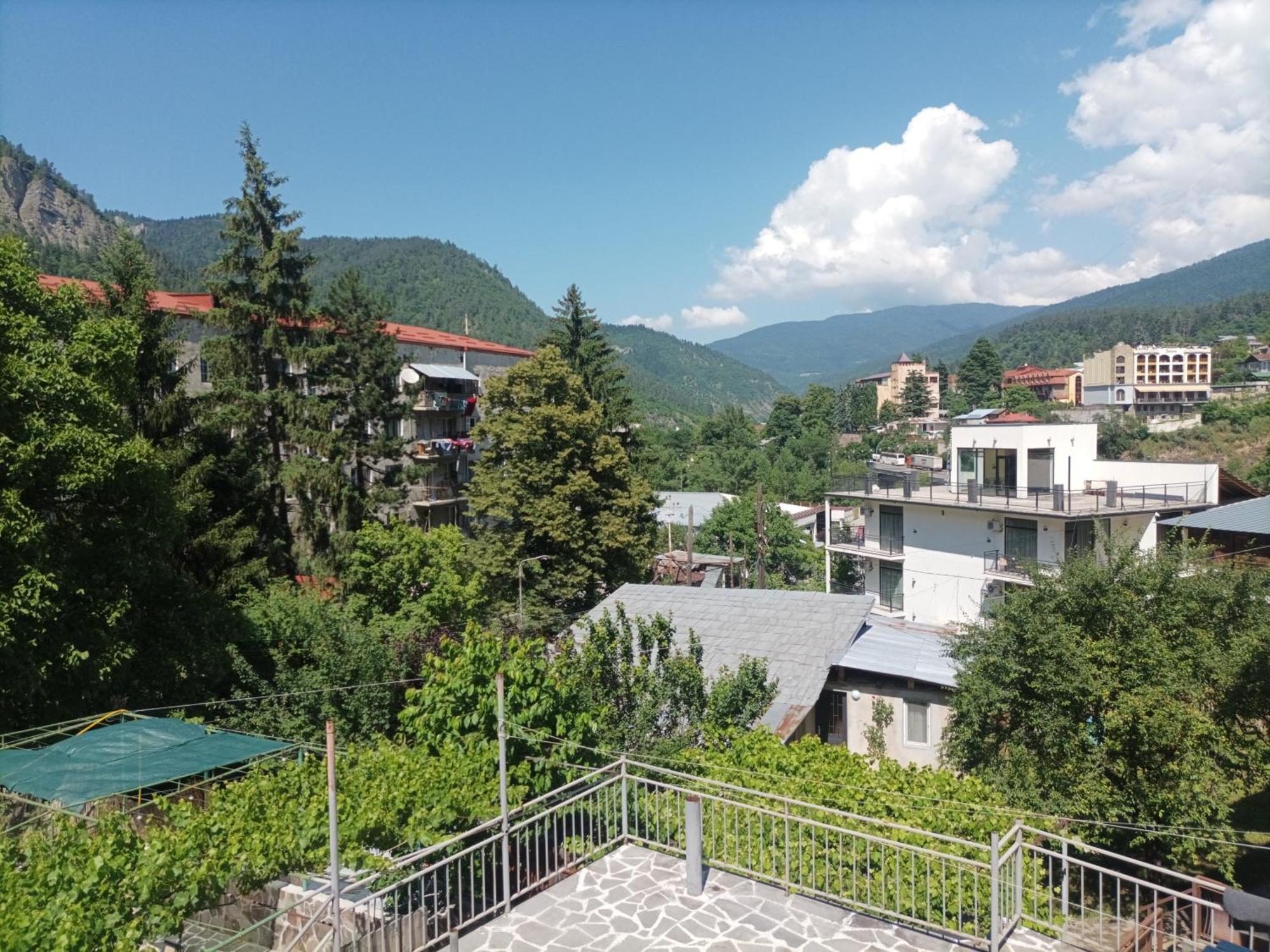 Guest House Casa Borjomi ภายนอก รูปภาพ